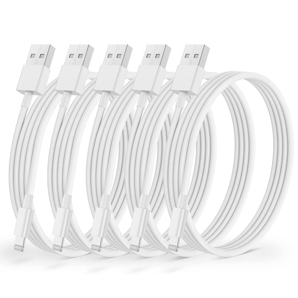 Öt darab fehér iPhone Lightning töltőkábel USB-A csatlakozóval, feltekerve egymás mellett