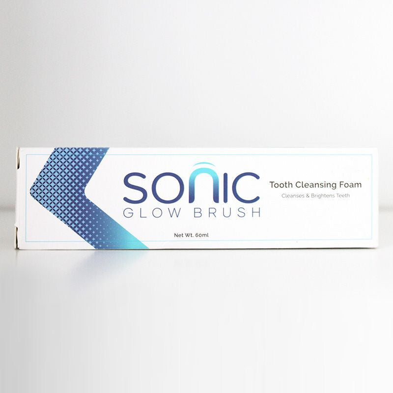 SonicGlow fogtisztító hab fehér-kék papírdoboza fekvő helyzetben, világos háttéren