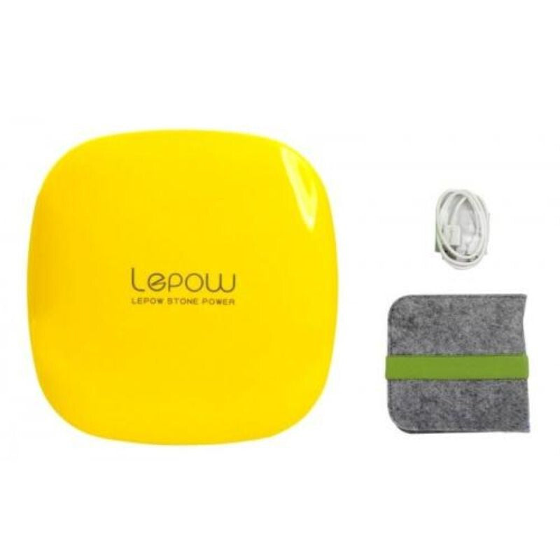 Lepow Moonstone 300 powerbank a csomag tartalmával: töltőkábel és szürke filc tok