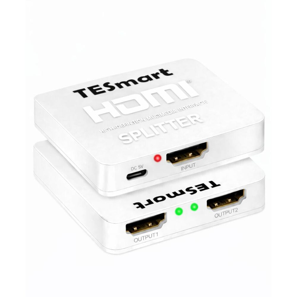 TESmart HDMI elosztó 1x2 fehér házban, elölről és hátulról nézve