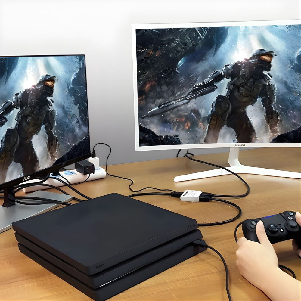 TESmart HDMI elosztó játékkonzolhoz kötve, két monitoron futó játékkal