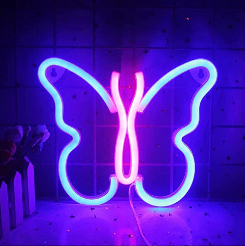 Wanxing pillangó LED neon lámpa kék és rózsaszín fénnyel, téglafal előtt