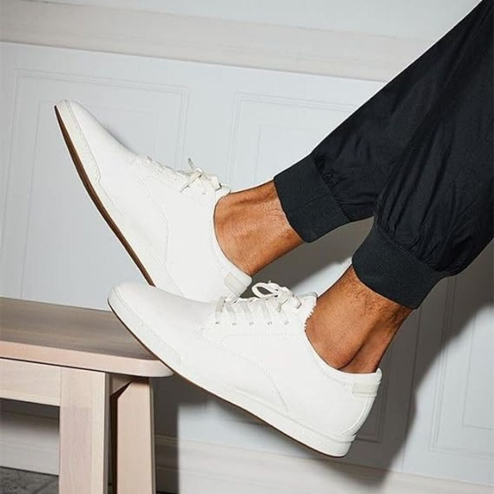 Youchan fehér sneaker zokni fehér cipőben, alig látszik a boka felett