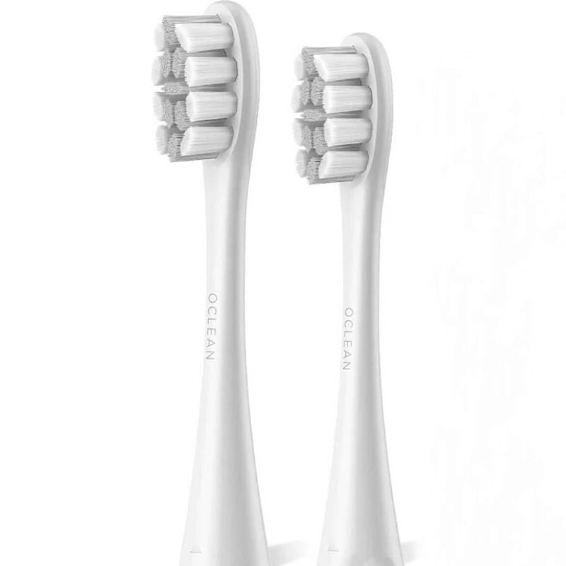 Két Oclean P1C10 Professional Clean fogkefefej fehér színben, szürke-fehér sörtékkel